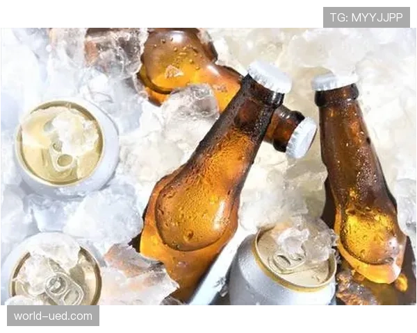 勒布朗家冰箱里塞满蛋白粉,连冰啤酒的位置都没有 勒布朗家冰箱里塞满蛋白粉,连冰啤酒的位置都没有